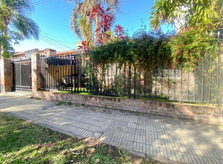Casa · 210m² · 7 Ambientes · 1 Cochera