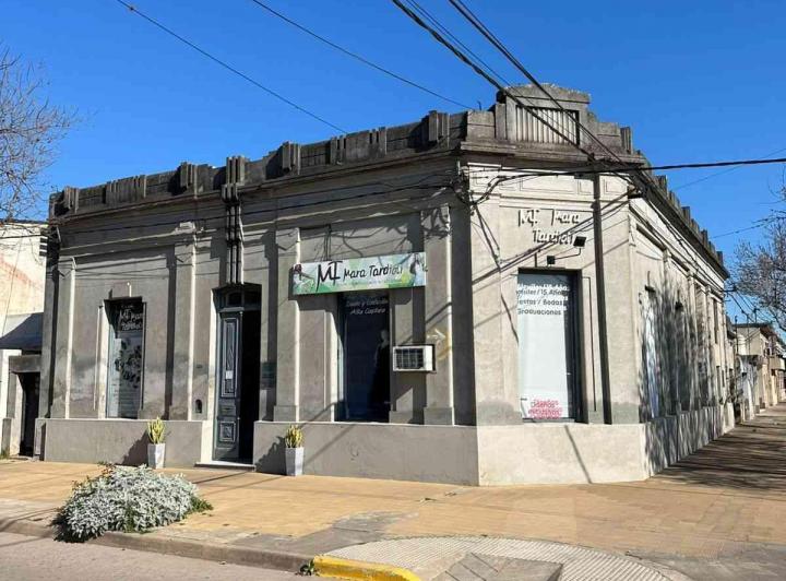 Casa · 327m² · 7 Ambientes · 2 Cocheras