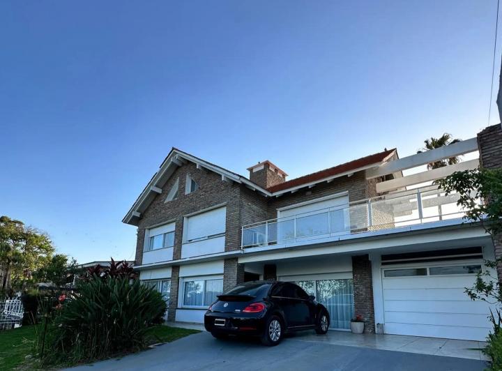 Casa · 419m² · 25 Ambientes · 2 Cocheras