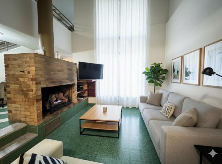 Casa · 366m² · 12 Ambientes · 2 Cocheras