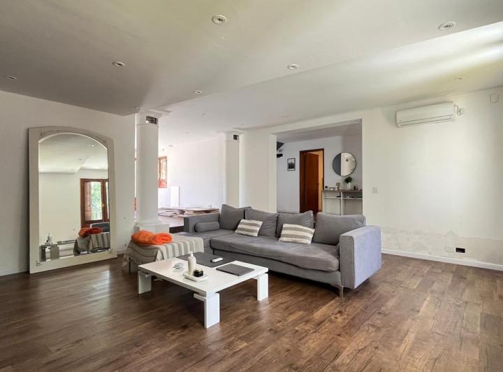 Casa · 270m² · 8 Ambientes · 1 Cochera