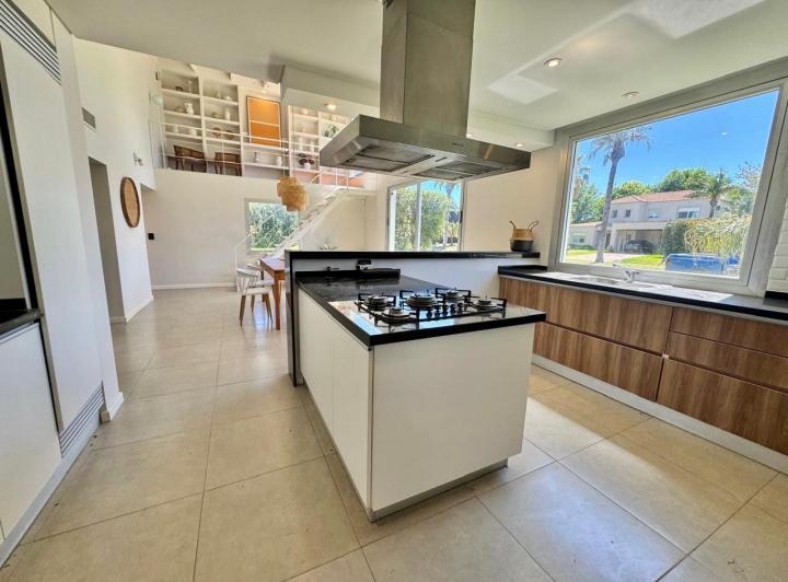 Casa · 208m² · 5 Ambientes · 1 Cochera