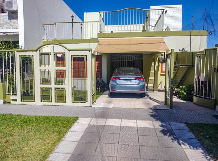Casa · 250m² · 6 Ambientes · 1 Cochera