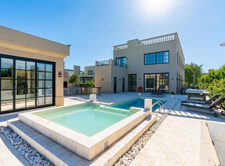 Casa · 442m² · 9 Ambientes · 1 Cochera