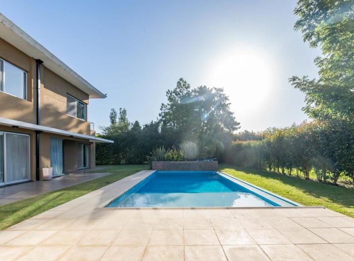 Casa · 500m² · 7 Ambientes · 3 Cocheras