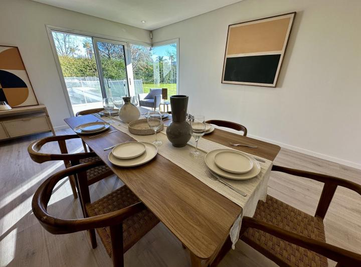 Casa · 220m² · 5 Ambientes · 1 Cochera