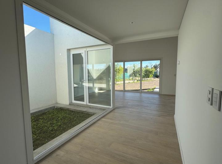 Casa · 157m² · 4 Ambientes · 2 Cocheras