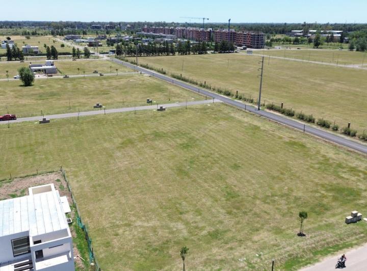 Terreno · 830m²