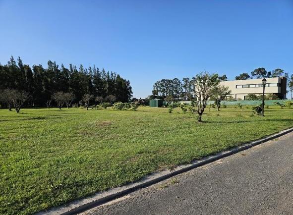 Terreno · 853m²