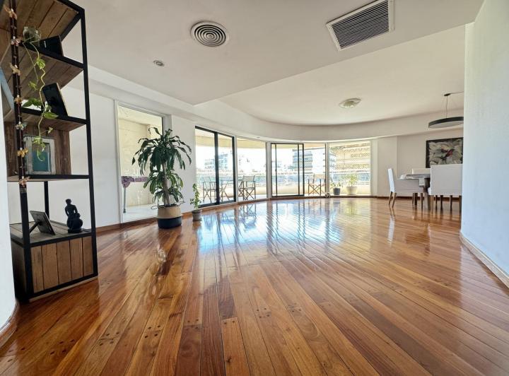 Departamento · 217m² · 8 Ambientes · 2 Cocheras