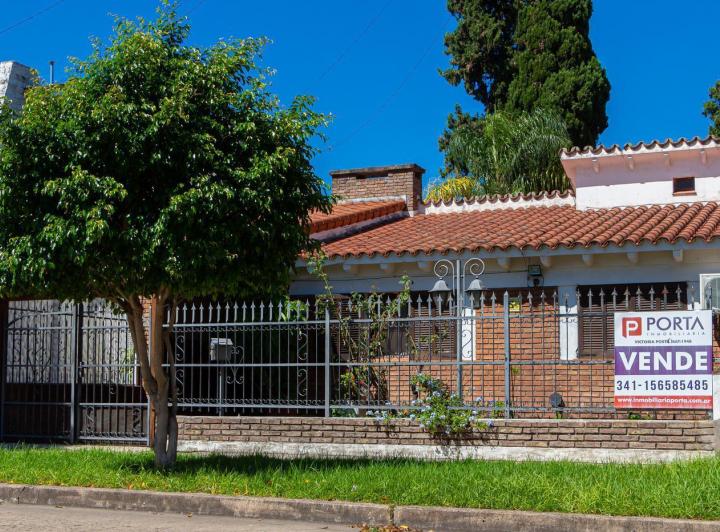 Casa · 245m² · 5 Ambientes · 1 Cochera