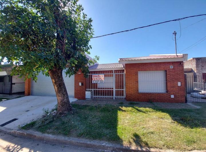 Casa · 201m² · 2 Dormitorios · 3 Cocheras