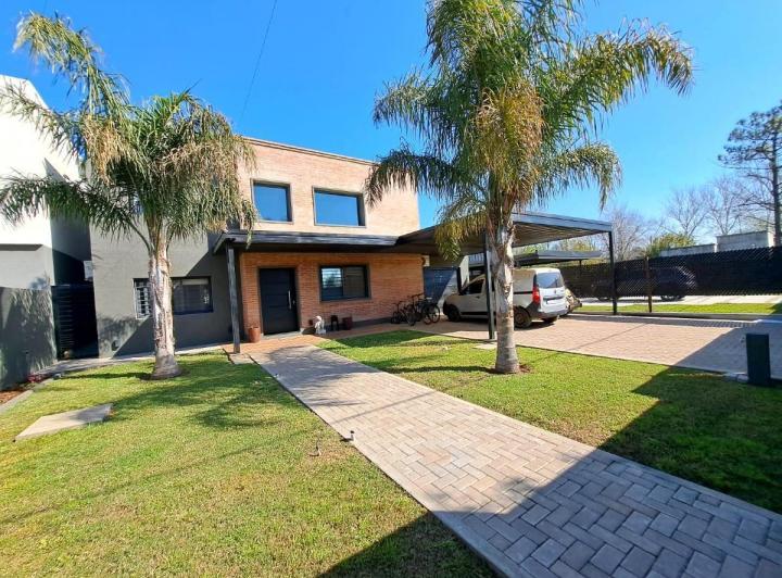 Casa · 199m² · 5 Ambientes · 3 Cocheras