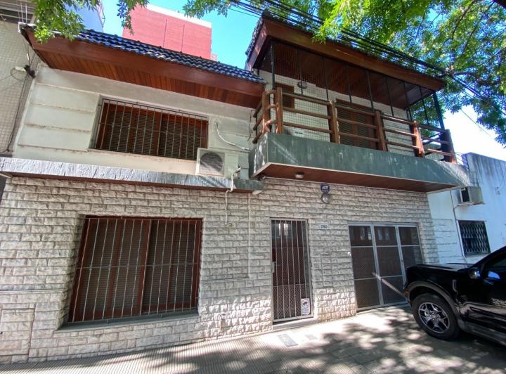 Casa · 200m² · 6 Ambientes · 2 Cocheras