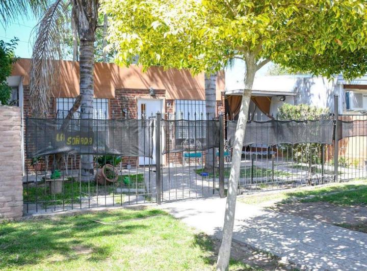 Casa · 100m² · 4 Ambientes · 2 Cocheras