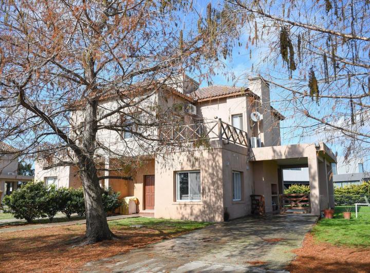 Casa · 108m² · 5 Ambientes · 2 Cocheras