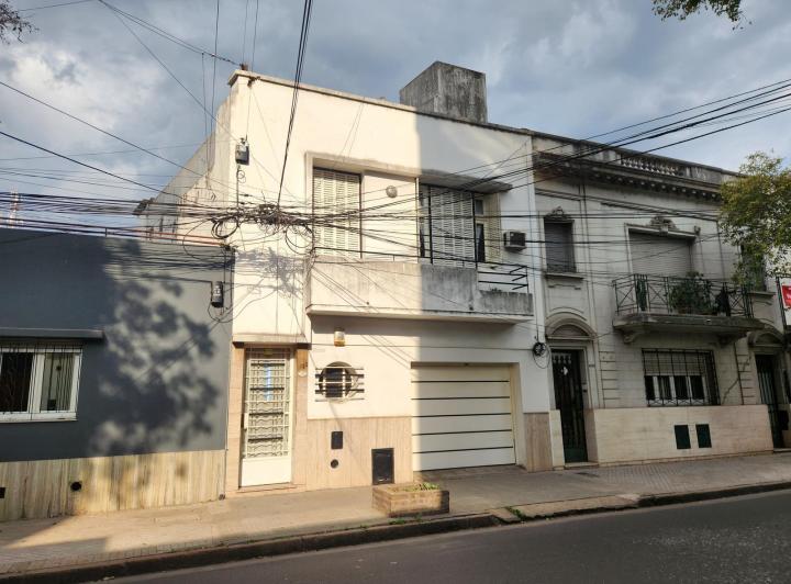 Casa · 168m² · 8 Ambientes · 1 Cochera