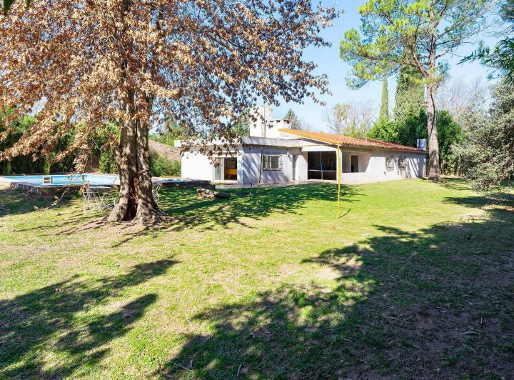 Casa · 180m² · 6 Ambientes · 3 Cocheras