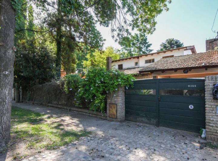 Casa · 264m² · 5 Dormitorios · 1 Cochera
