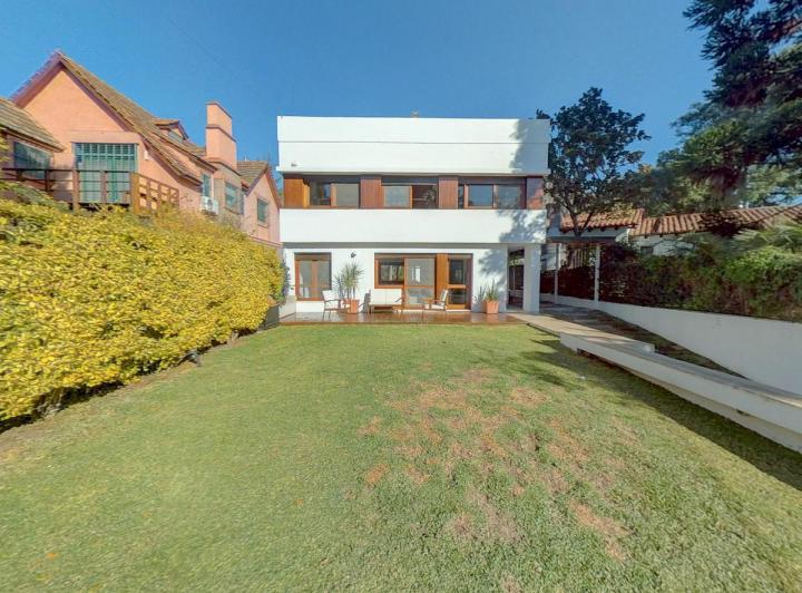 Casa · 130m² · 3 Dormitorios · 3 Cocheras