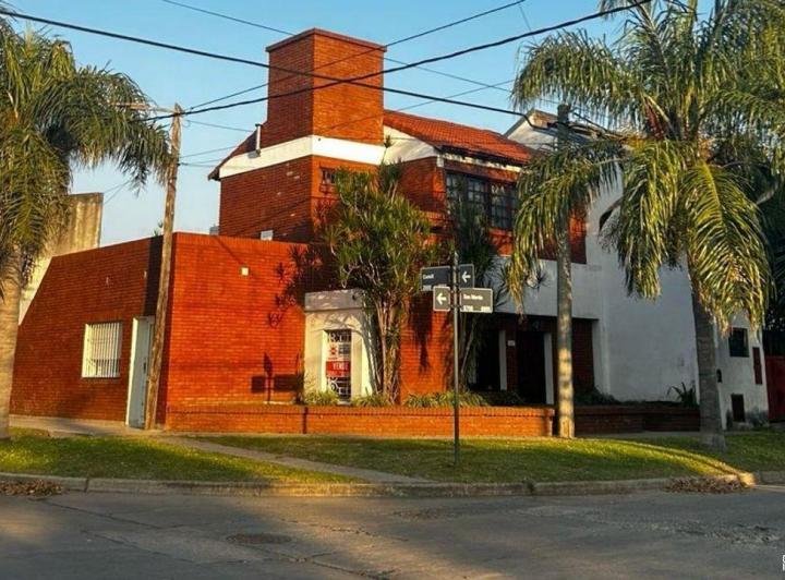 Casa · 166m² · 4 Dormitorios · 2 Cocheras