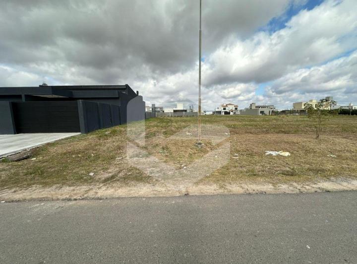 Terreno · 657m²