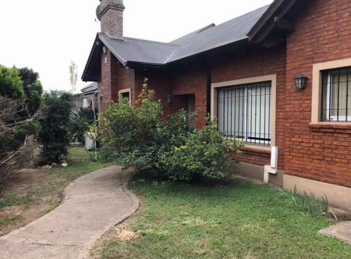 Casa · 280m² · 9 Ambientes · 1 Cochera