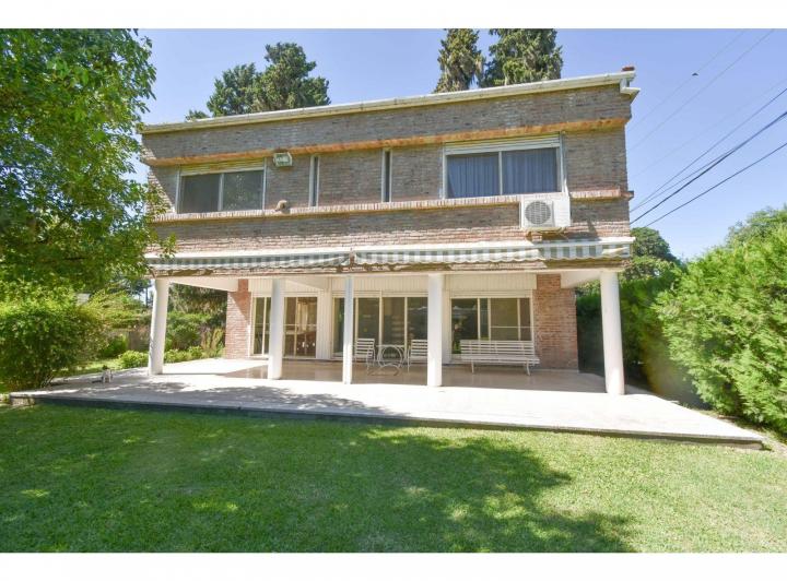 Casa · 137m² · 6 Ambientes · 1 Cochera