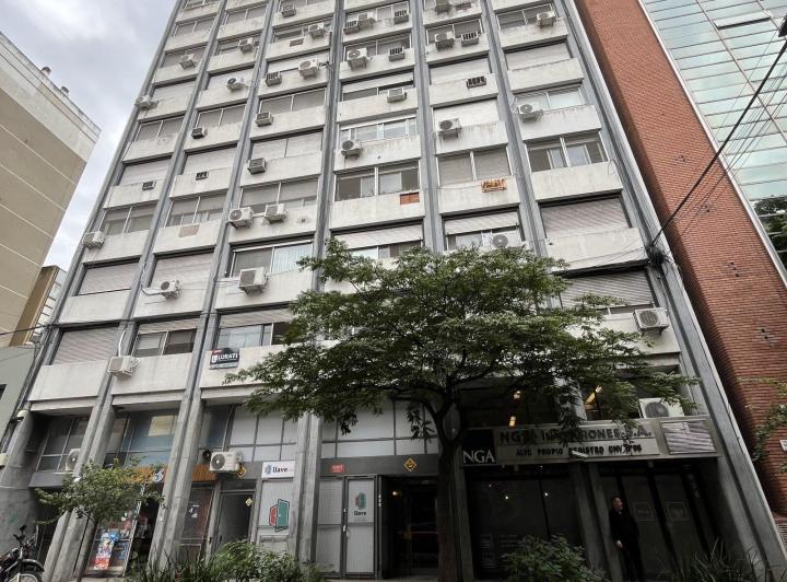 Departamento · 130m² · 8 Ambientes · 1 Cochera