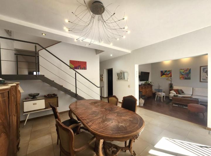 Casa · 180m² · 6 Ambientes · 1 Cochera