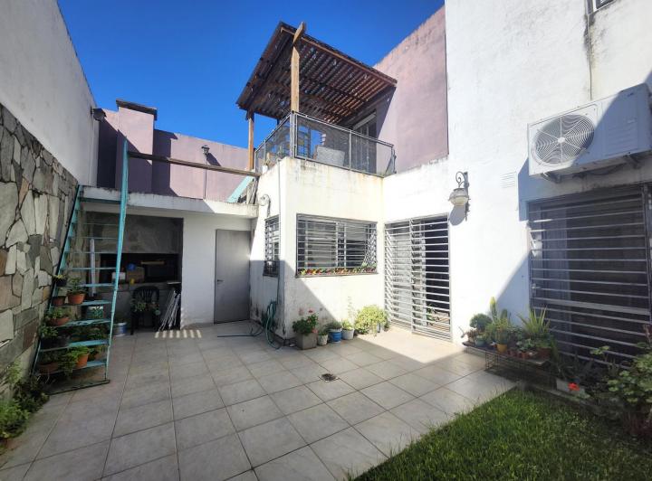 Casa · 180m² · 6 Ambientes · 1 Cochera