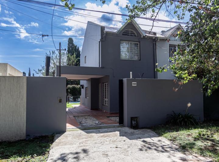 Casa · 80m² · 3 Ambientes · 2 Cocheras