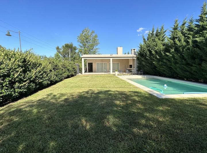 Casa · 112m² · 4 Ambientes · 4 Cocheras
