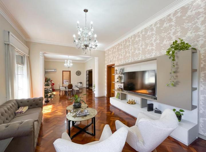Departamento · 240m² · 7 Ambientes · 1 Cochera