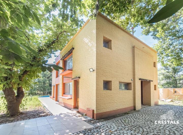 Casa · 250m² · 5 Ambientes · 1 Cochera