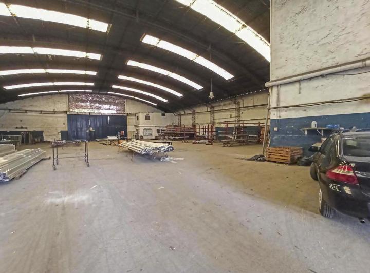 Bodega-Galpón · 1338m² · 5 Ambientes