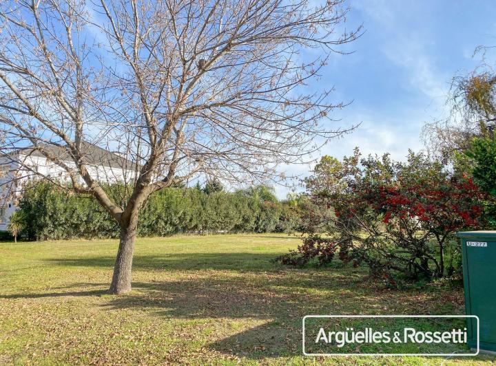 Terreno · 1200m²