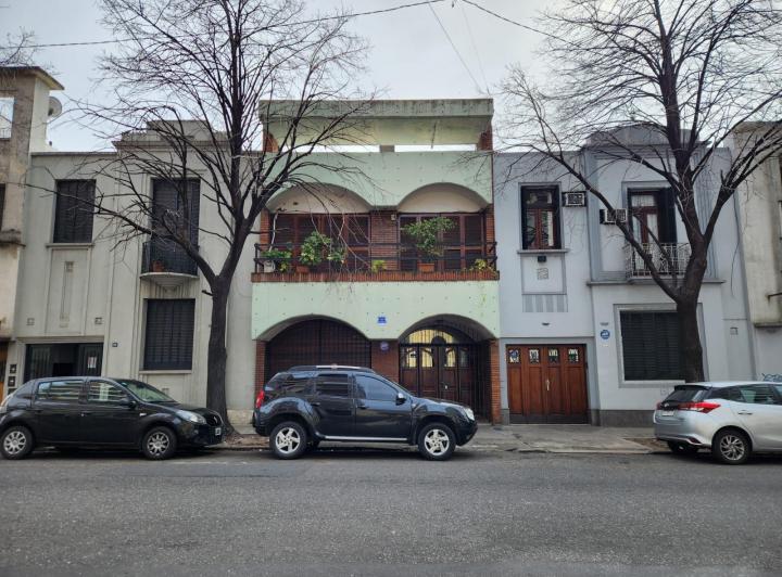 Casa · 304m² · 8 Ambientes · 1 Cochera