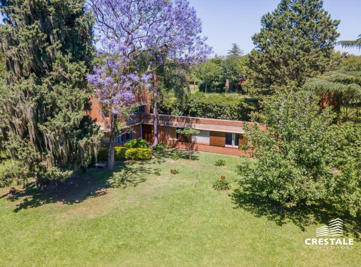 Casa · 195m² · 5 Ambientes · 2 Cocheras