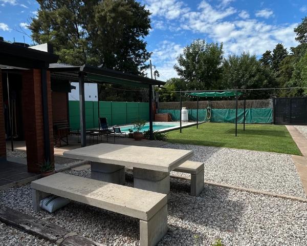 Casa · 125m² · 4 Ambientes · 2 Cocheras