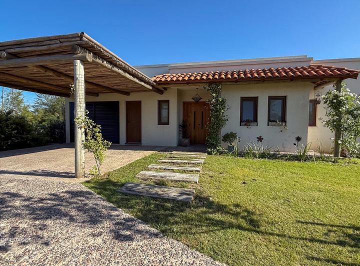 Casa · 207m² · 7 Ambientes · 4 Cocheras