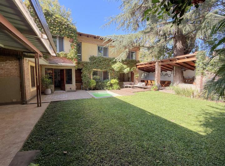 Casa · 150m² · 3 Dormitorios · 2 Cocheras