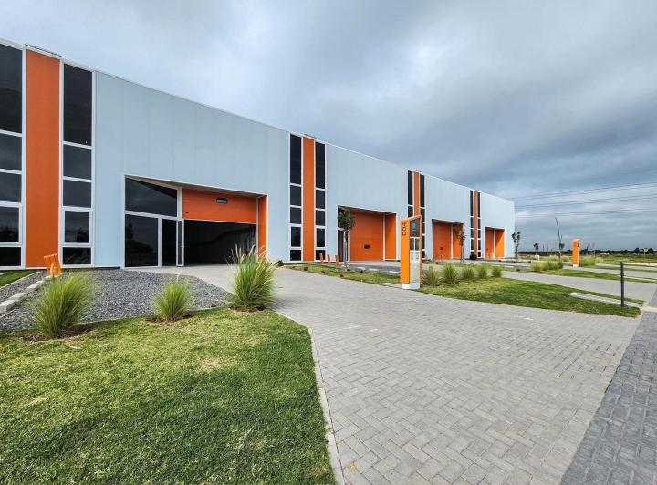 Bodega-Galpón · 375m² · 1 Ambiente · 1 Cochera
