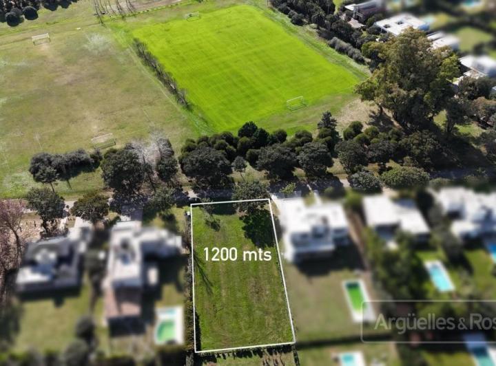 Terreno · 1200m²