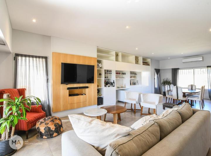 Casa · 267m² · 6 Ambientes · 2 Cocheras