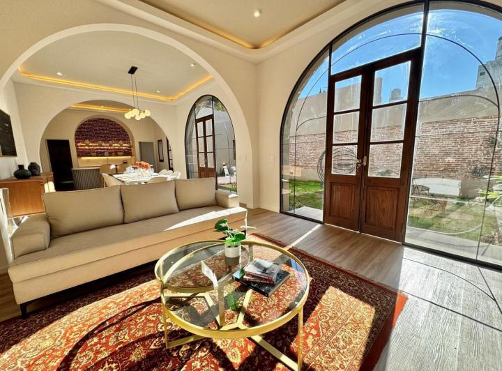 Casa · 407m² · 5 Ambientes · 1 Cochera