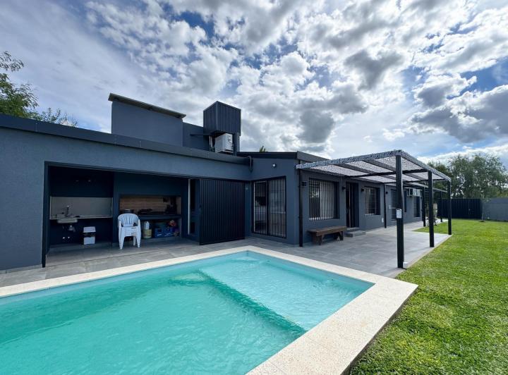 Casa · 96m² · 4 Ambientes · 2 Cocheras