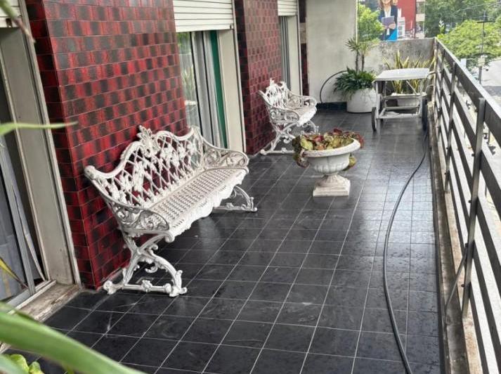 Departamento · 210m² · 6 Ambientes · 1 Cochera