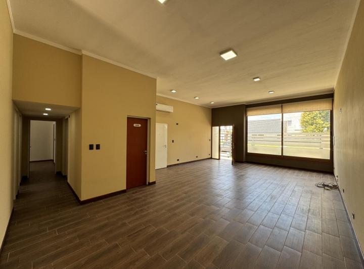 Casa · 145m² · 5 Ambientes · 2 Cocheras