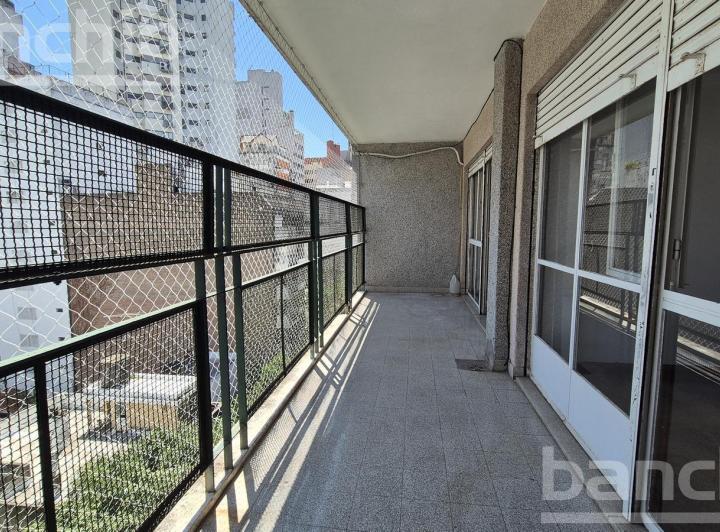 Departamento · 122m² · 6 Ambientes · 1 Cochera